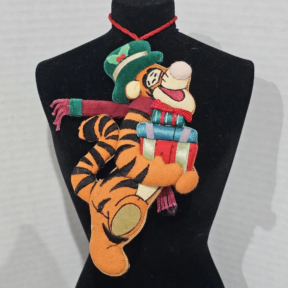 Disney Christmas Ornament Vintage Tigger delivers Gifts 🎁 Soft 2 sided L👀K